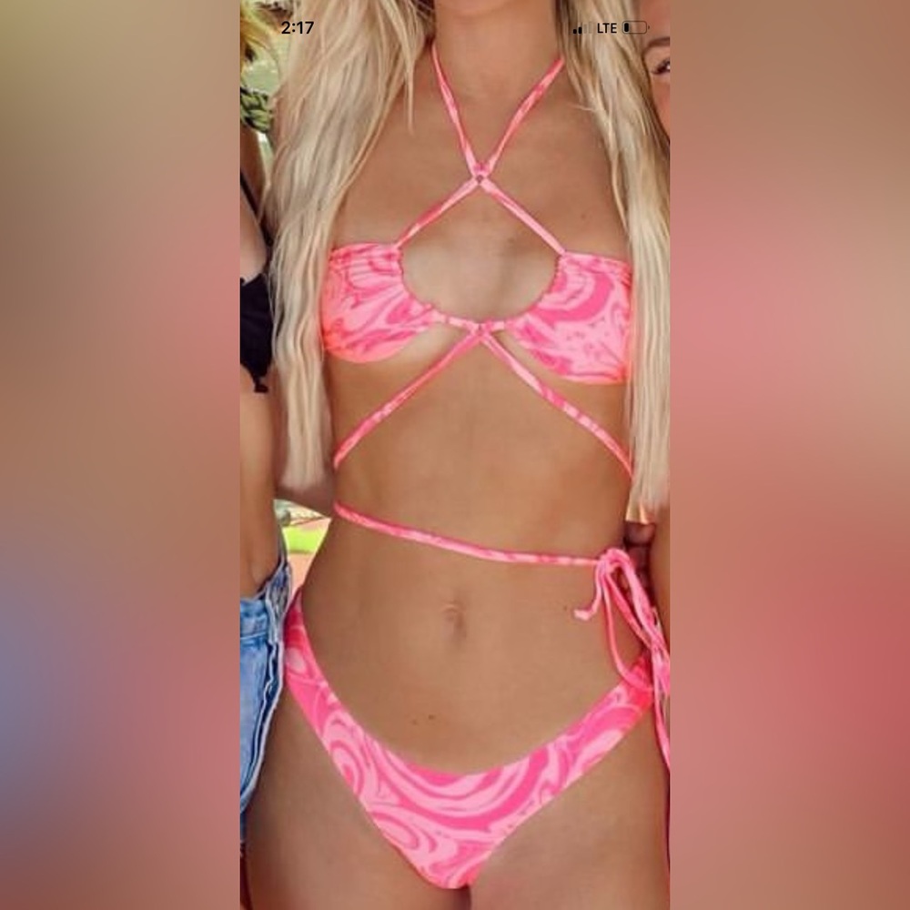 Frankie’s Bikinis Naomi set! Malibu halter top size XS. Bottom size smal…